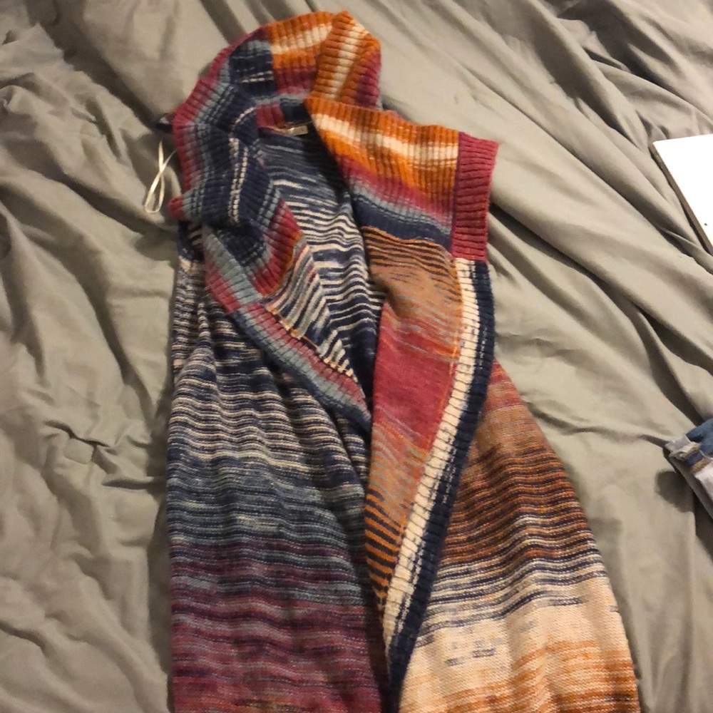 Multi-color sleeveless cardigan